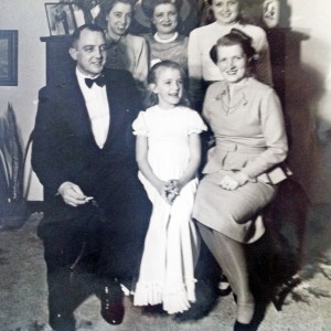Sophus med hustru og døtre
